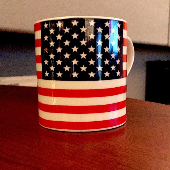 Set of American flag mugs, unused. Perfect size. - Picture 2 of 3